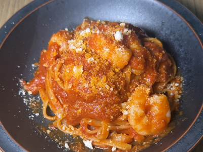 辛旨海老チリと 削りたてパルミジャーノチーズのパスタ