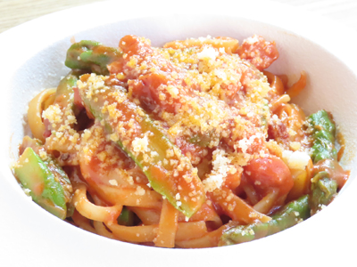 熟成パンチェッタとアスパラガスのアラビアータパスタ