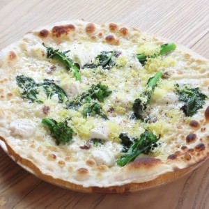 レモンピール薫る菜の花とリコッタチーズのピッツァ①