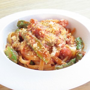 熟成パンチェッタとアスパラガスのアラビアータパスタ③